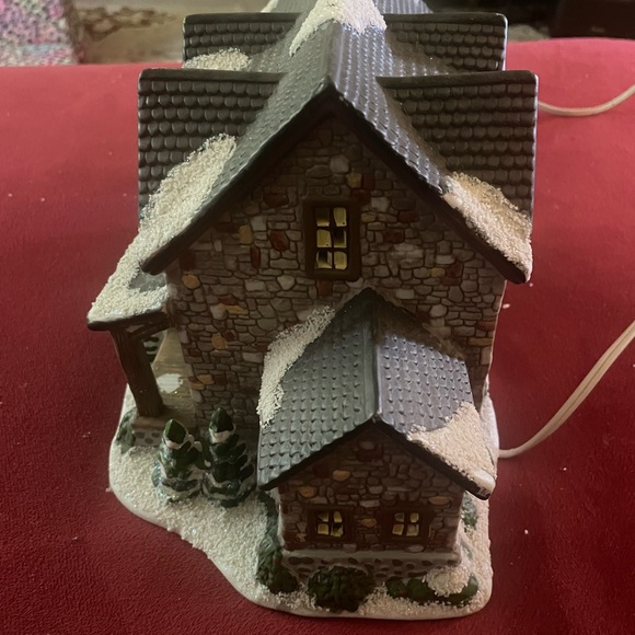 St Nicholas Square Village Collection -illuminated - Stone Cabin 2007 - Picture 4 of 5